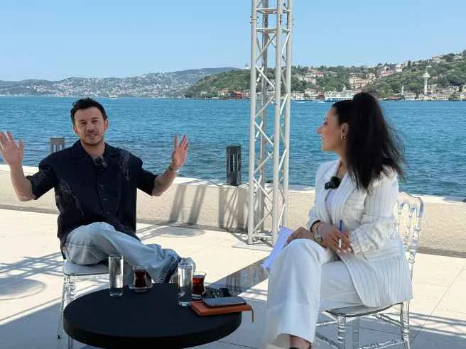 Buray | Hayranlarım oteli bastı, dünya starıyım