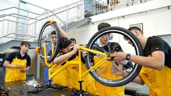 ETi Sarı Bisiklet Verdiği Sözü Tuttu